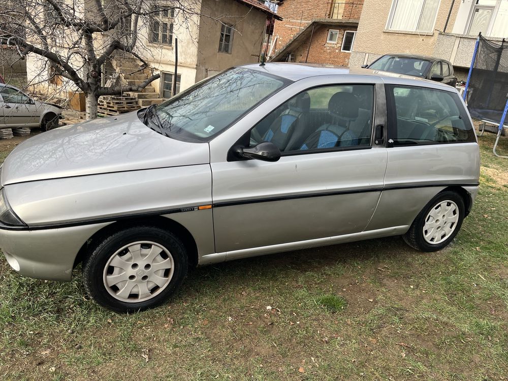 Продава се Ланчия Ипсилон 1.1 бензин на части. Продава се LANCIA