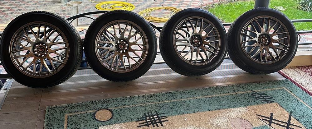 Шины с дисками.