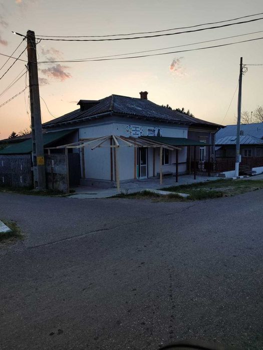Casa si spatiu comercial Singureni