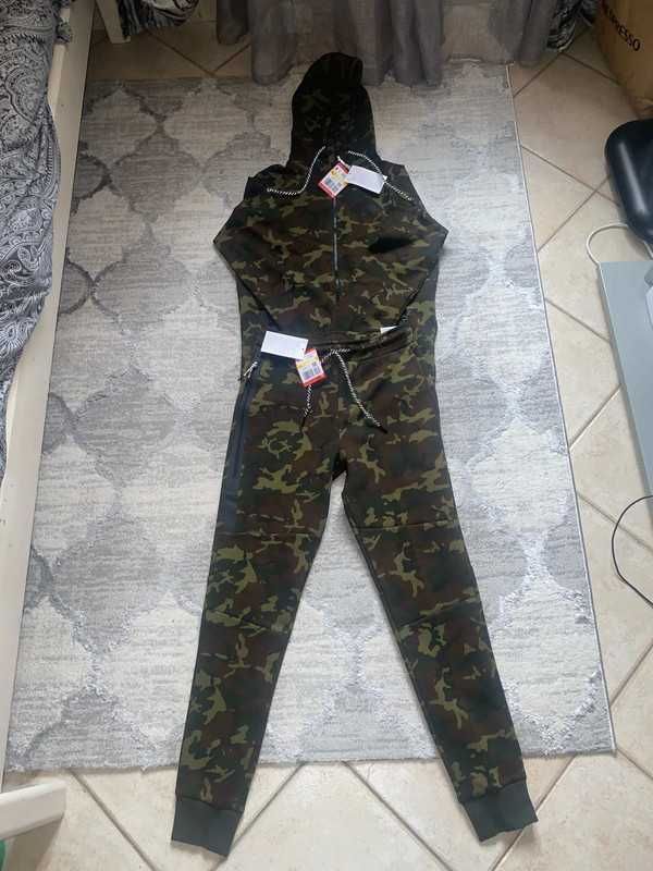 100% Оригинален Nike Tech Fleece в размер S