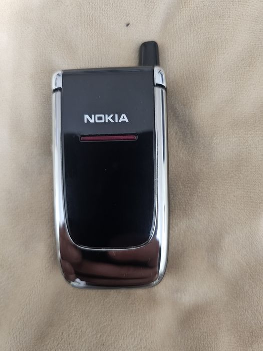 Nokia 6060 в идеале.