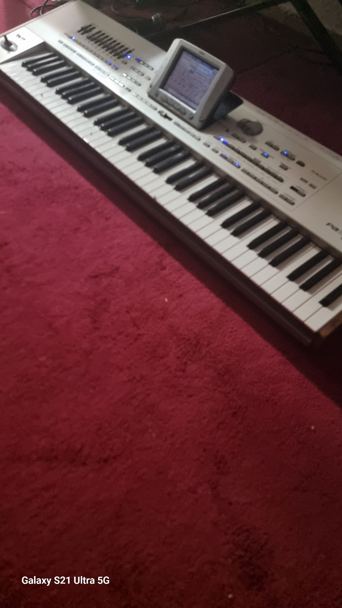 DOUĂ orgi korg pa3 x pro și pa2 x pro