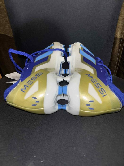 НОВИ Футболни обувки Adidas X