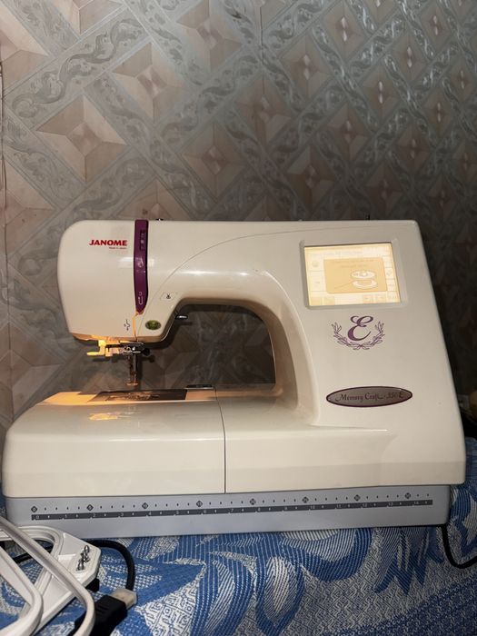 Продается компьютерная швейно-вышивальная машина Janome Memory Craft