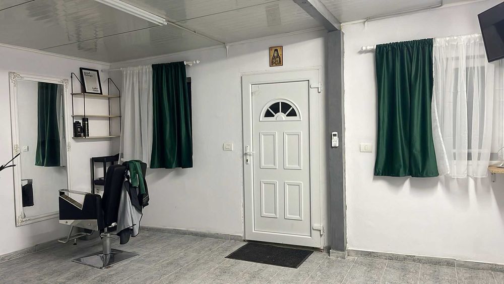 Inchiriez spatiu - salon