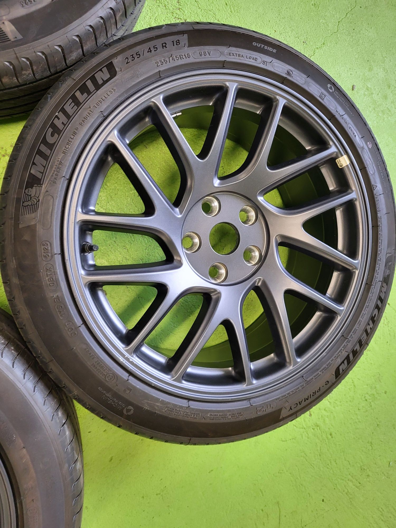18 5x114.3 Tesla Model 3 235/45/18 Michelin летни гуми 5х114.3 тесла