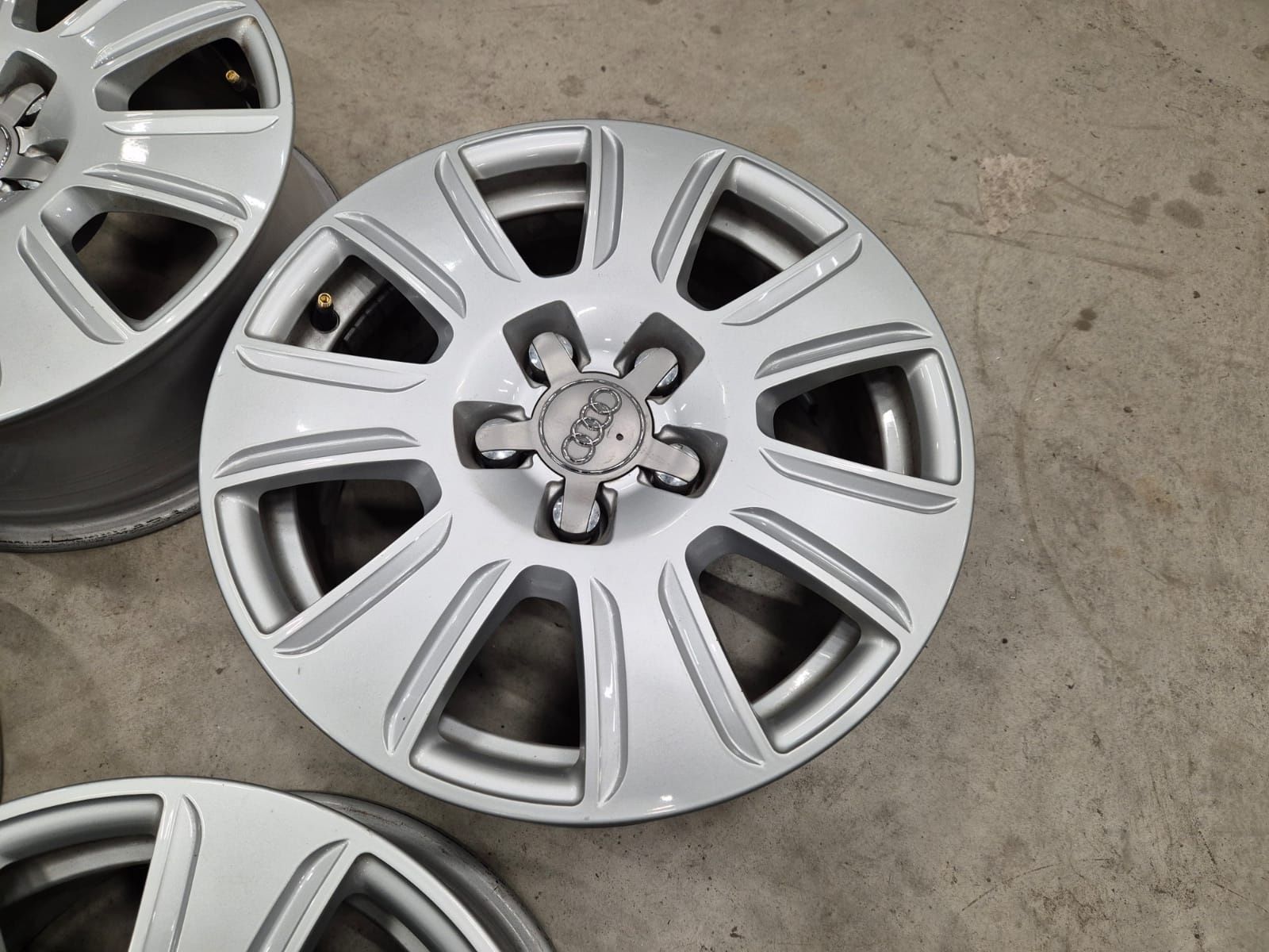 Jante Audi Q3 Q2 A4 A6 R16 originale stare foarte buna
