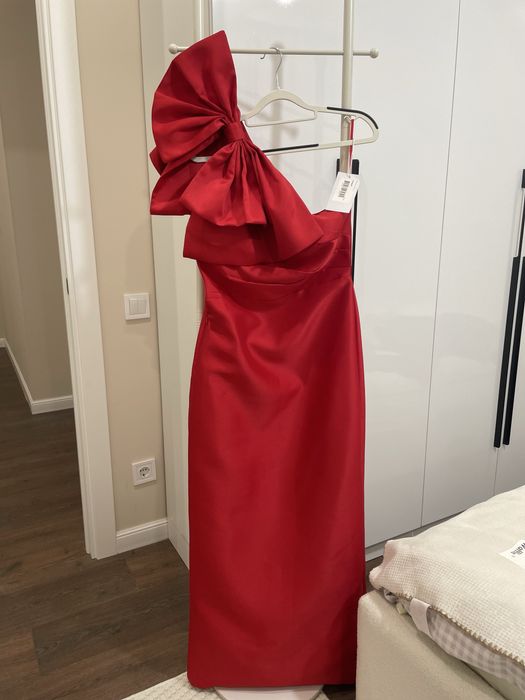 Продам вечерние платья и наряды