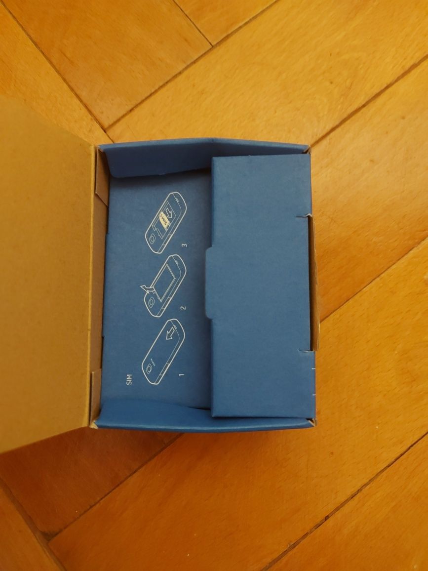 Cutie + carte pentru Nokia 113
