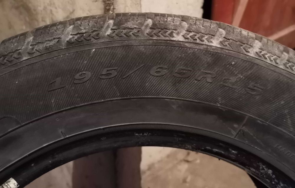 Продавам 2 броя зимни гуми 195.65.15 дот 2019 Debica