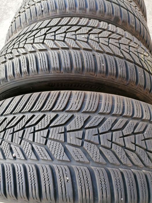 Vând 4 anvelope iarnă hankook 225.55.18