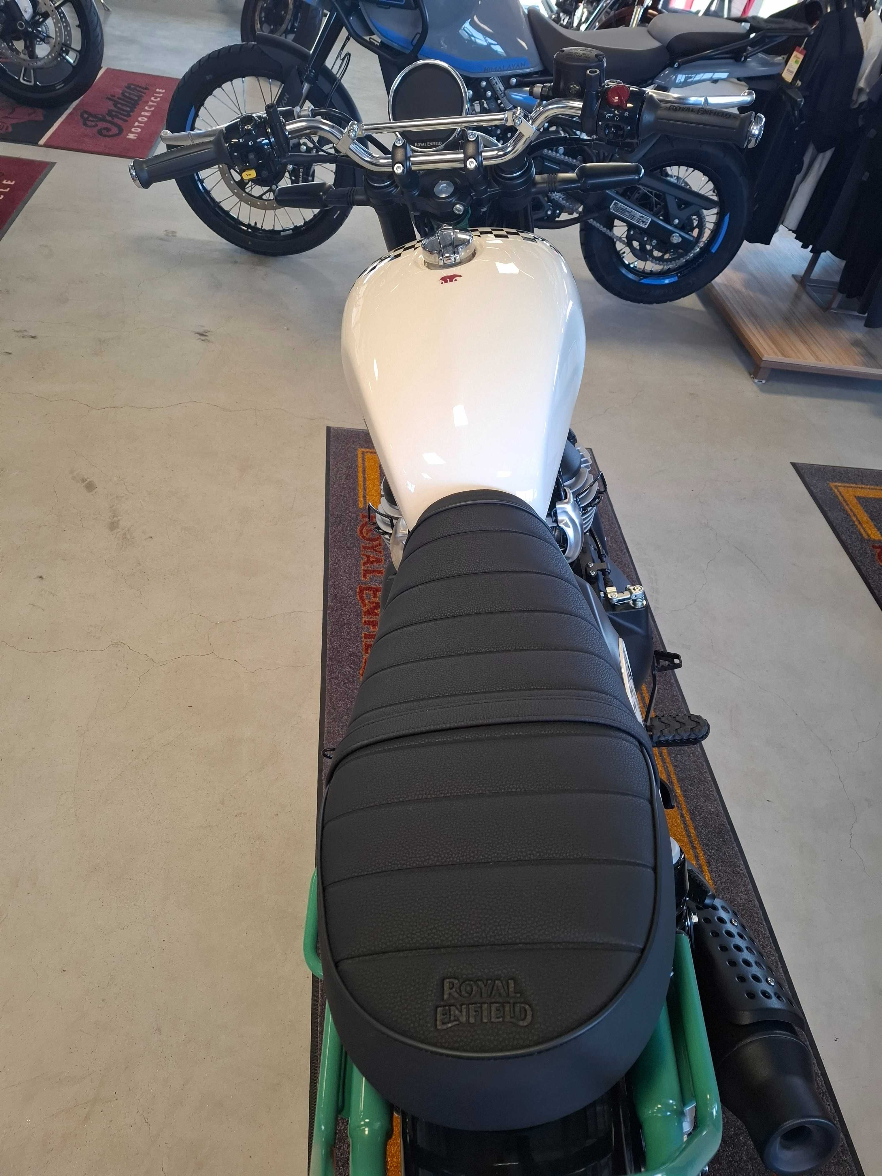 Motocicleta Royal Enfield Bear 650