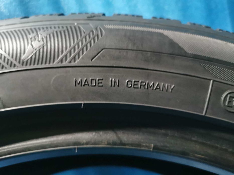 235 50 19 pirelli m+s 4 buc