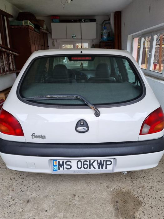 Vand Ford Fiesta 1.3 benzina,2001