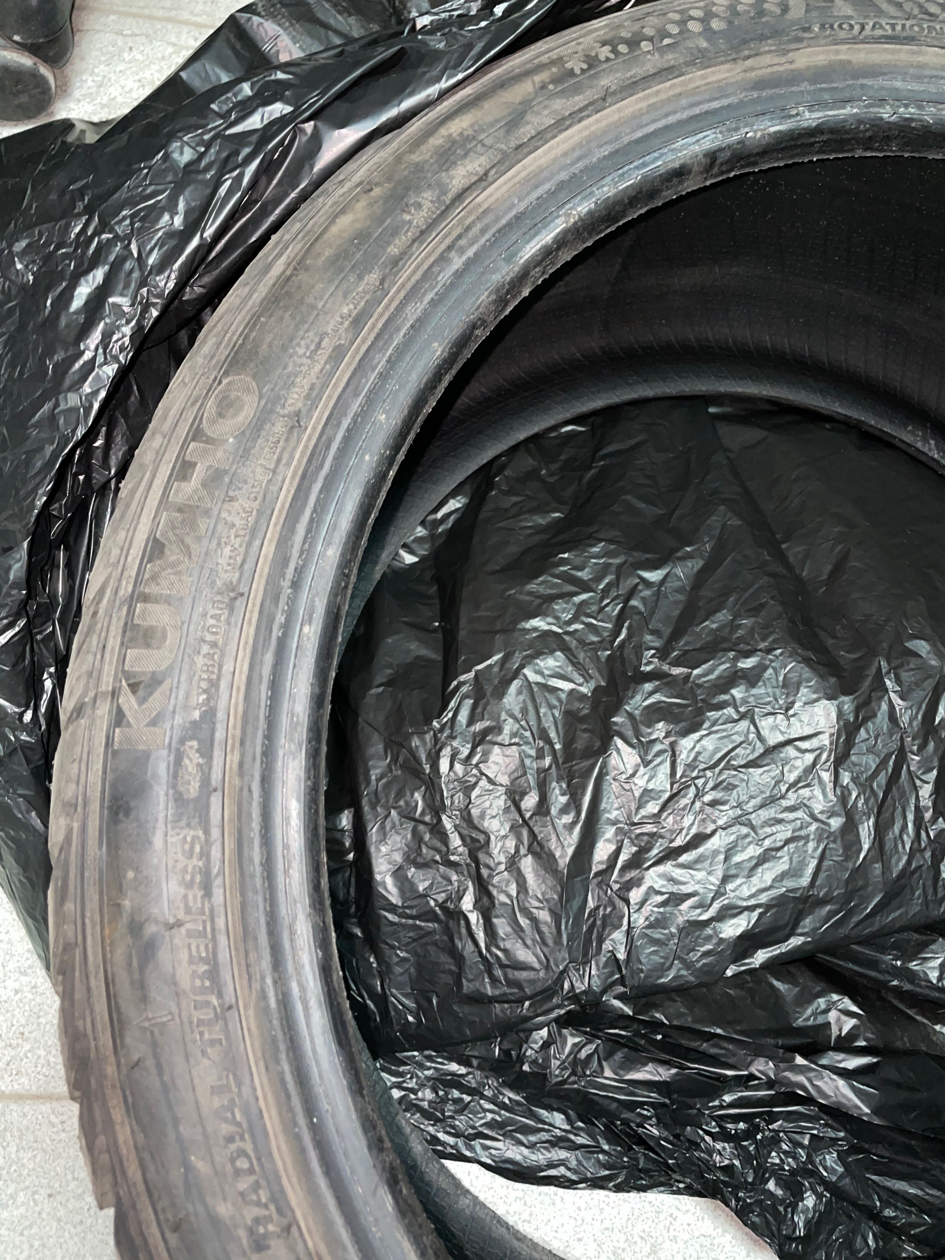 2 бройки Зимни Гуми - 235/35 R19 91W Kumho