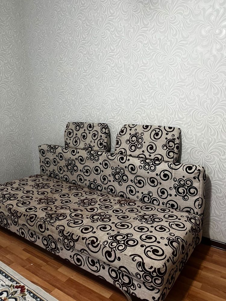 Диван