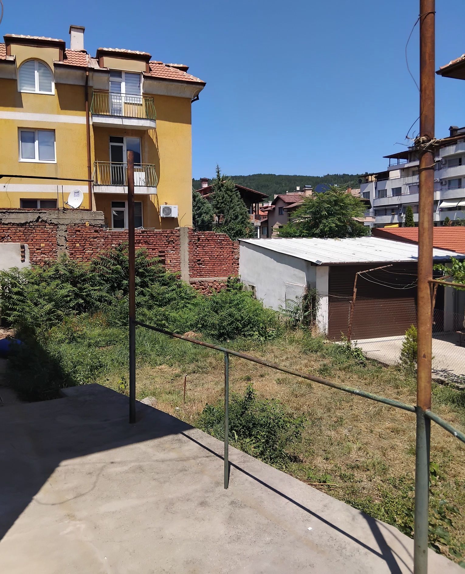 Продава две къщи в гр.Дупница