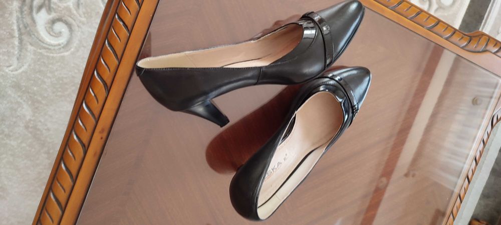 Pantofi eleganți din piele neagră,cu toc fin,comozi, mărimea 38