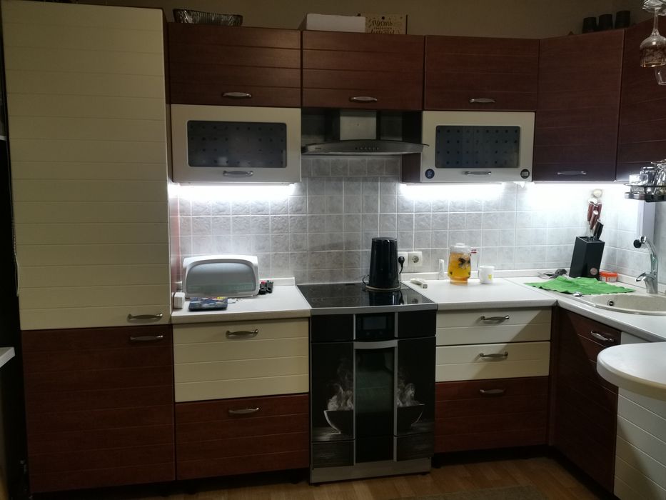 Продам кухню с плитой и вытяжкой