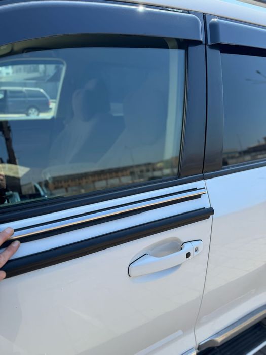 Молдинги дверей бархатки Toyota land cruiser 200/lx570
