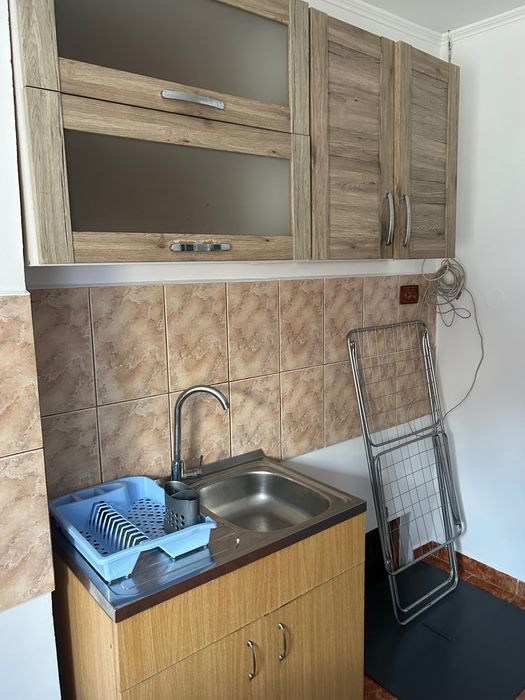 Închiriez garsonieră la casa.