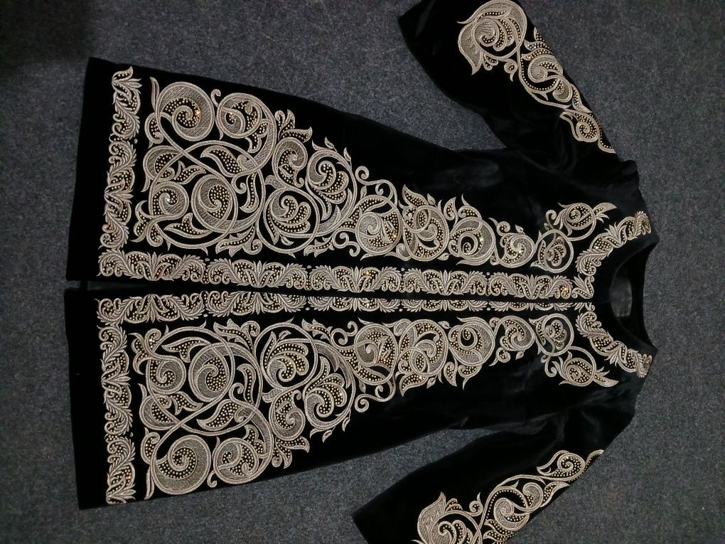 Ayollar kiyimi yangidek