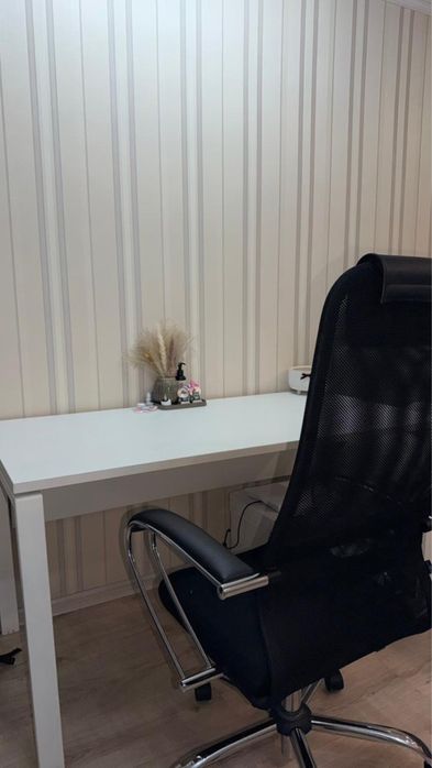 Компьютерный стол с креслом