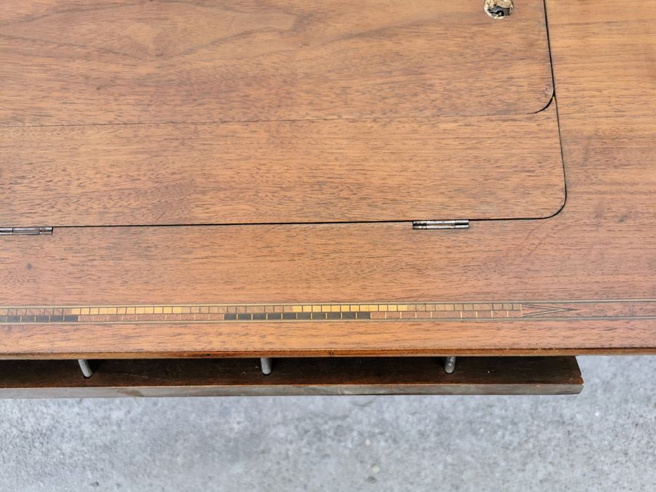 Стара шевна машина BRITANNIA