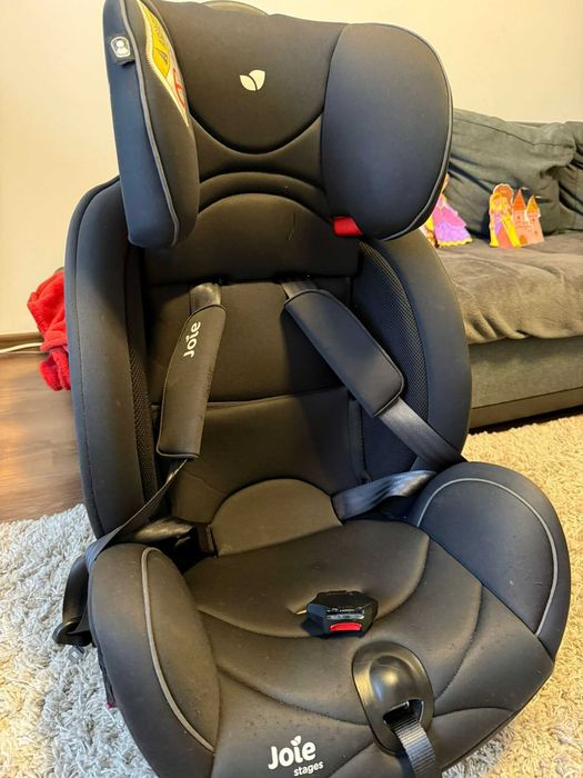 Scaun auto Joie Stages, sistem de prindere in centuri