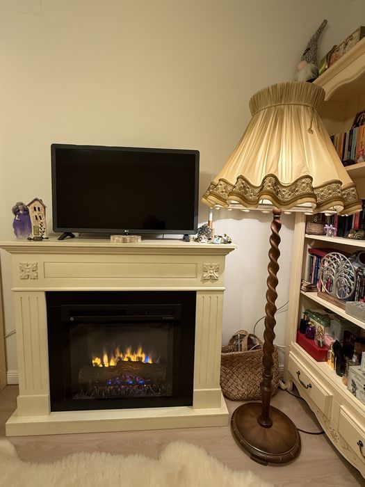 Lampadar de podea in stare foarte buna.