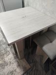 Продается новый стол и 4 табуретки