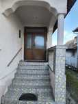 PF vand/schimb casa in SCOREIU cu apartament 2 camere in SIBIU max.et2