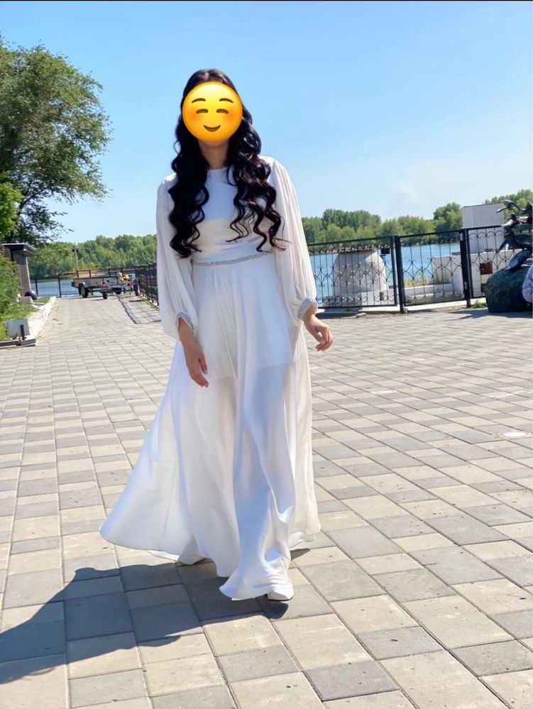 Платье женское, белое 44 размер