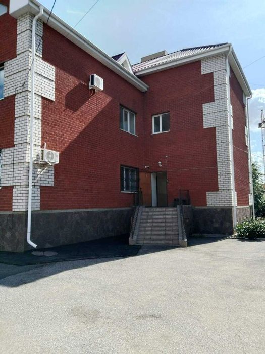 продаю 8 комнатную квартиру. улица Тауелсиздик 162