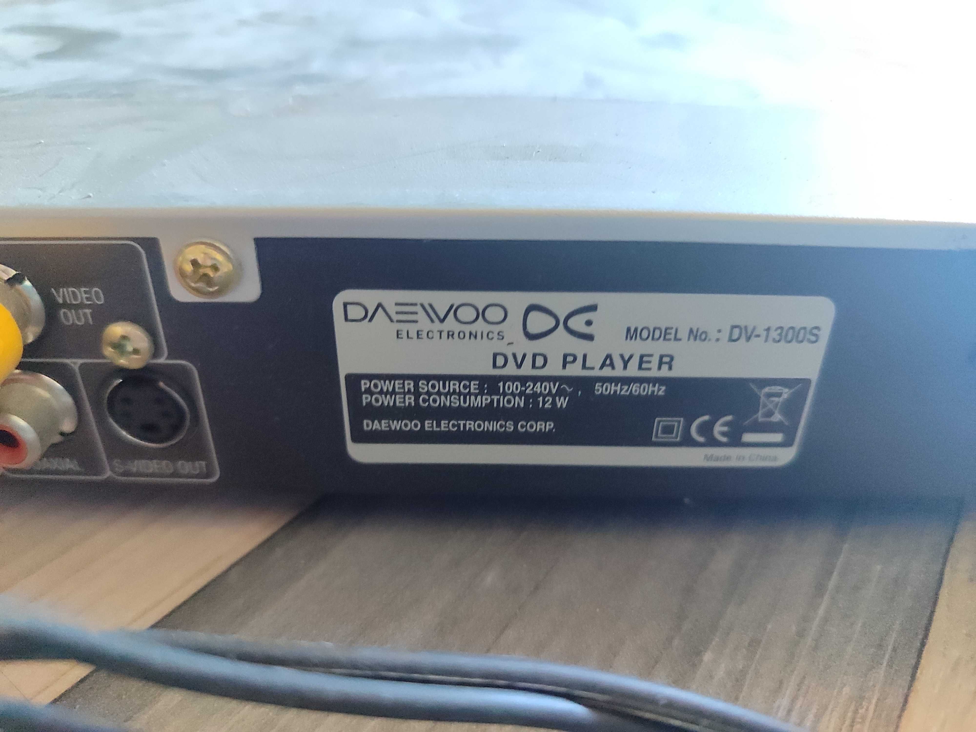 Продавам DVD Плейър Daewoo DV-1300S с Дистанционно и Караоке функция