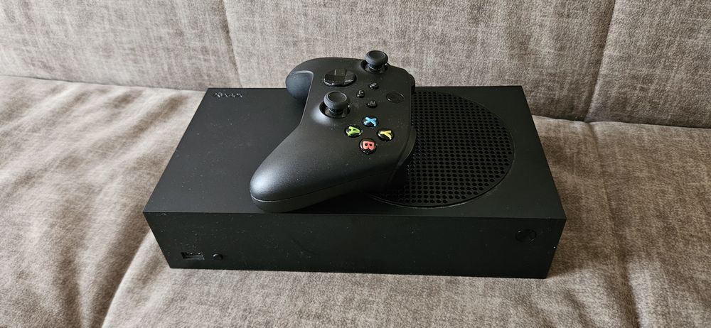 Продам Xbox series s.