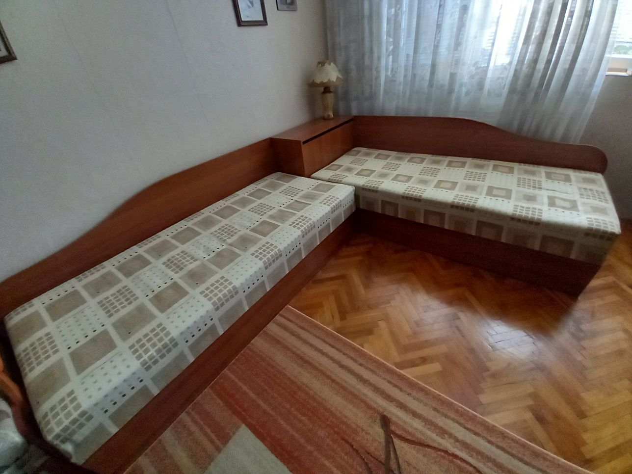 Единични легла с матраци