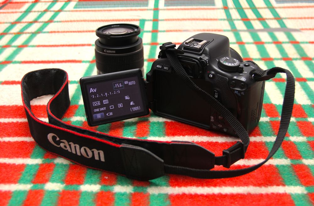 ПРОДАМ СРОЧНО: Canon 600D
Состояние: отличное, работает без нарека