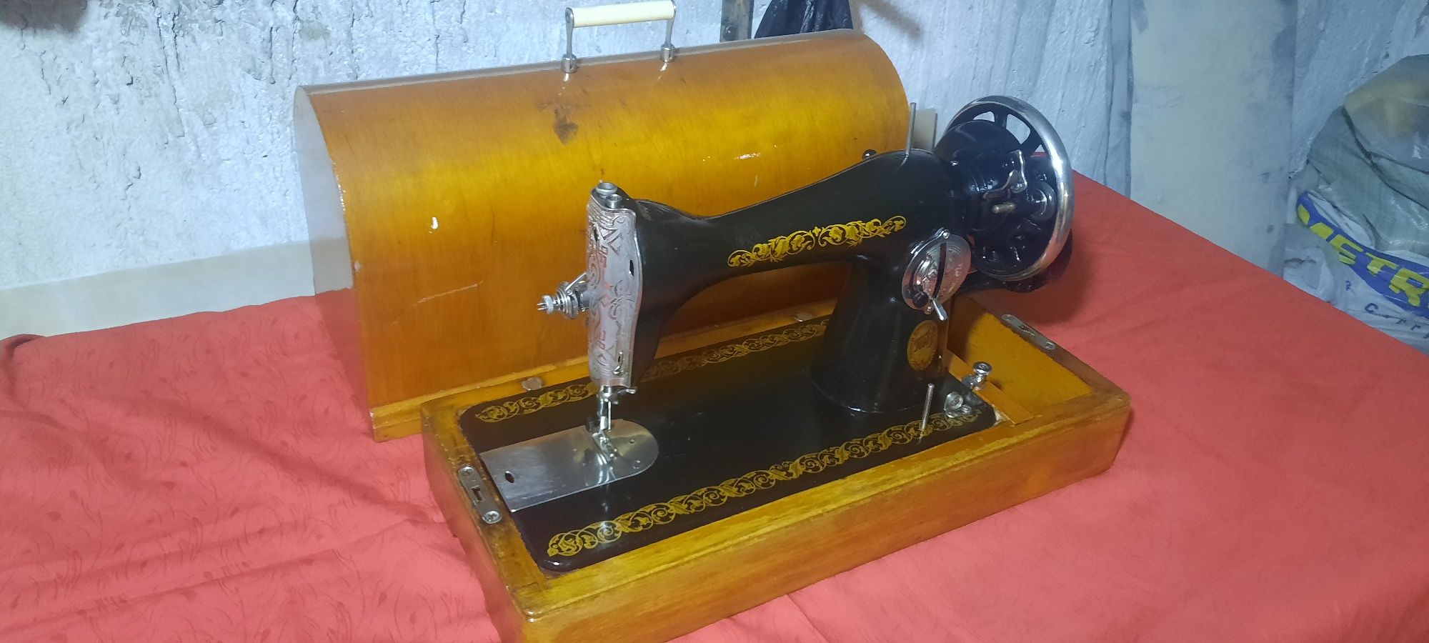 Продаётся ручная швейная машина Подольск.