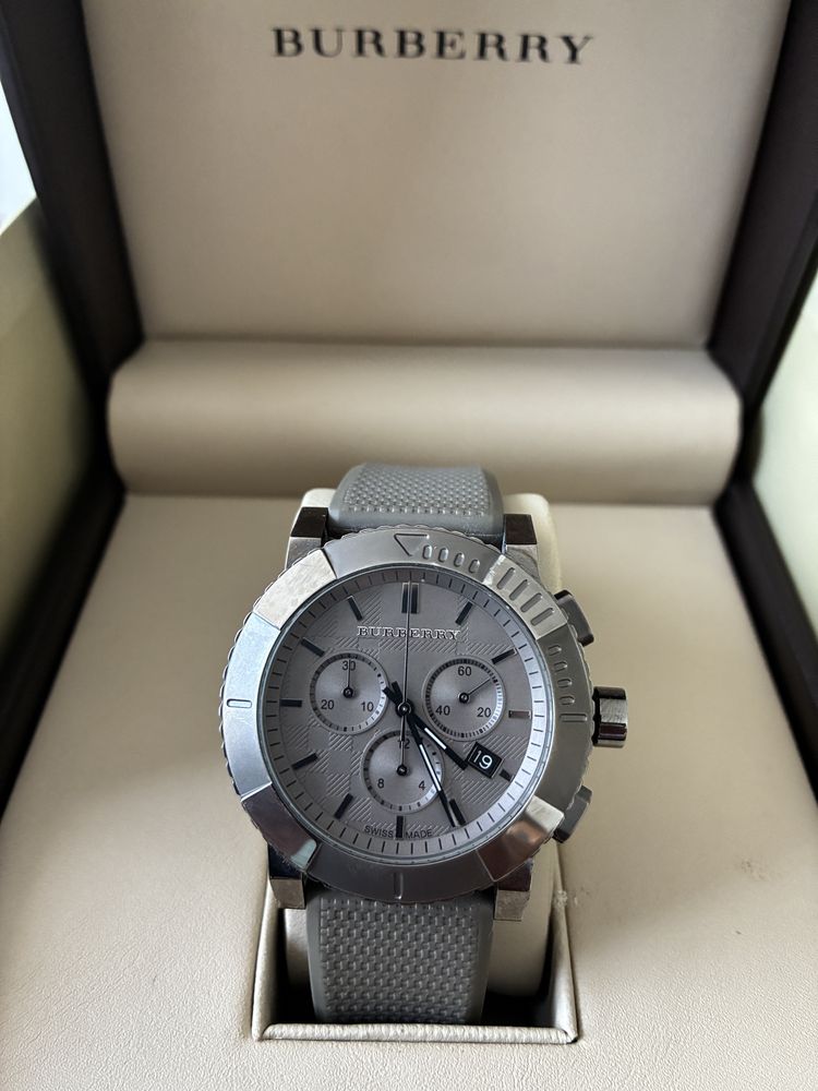Часовник Burberry BU2302 Swiss Made