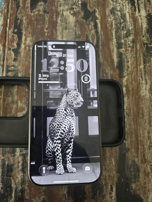 Продавам Iphone 16 pro