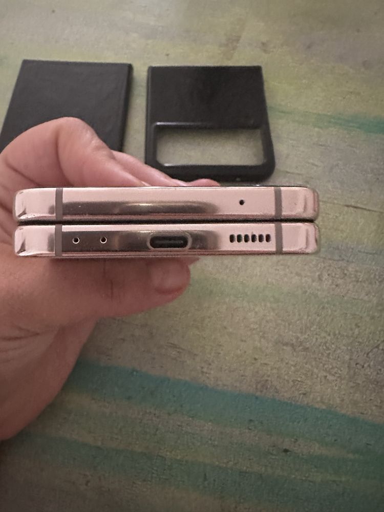 Samsung flip 4  128гб кото нов