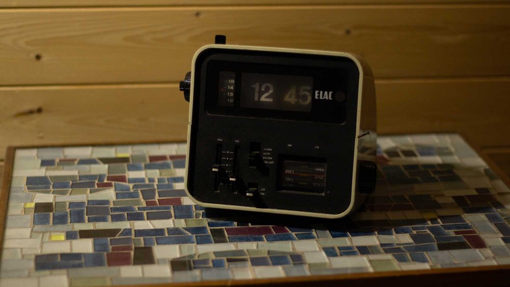 ceas cu radio vechi vintage