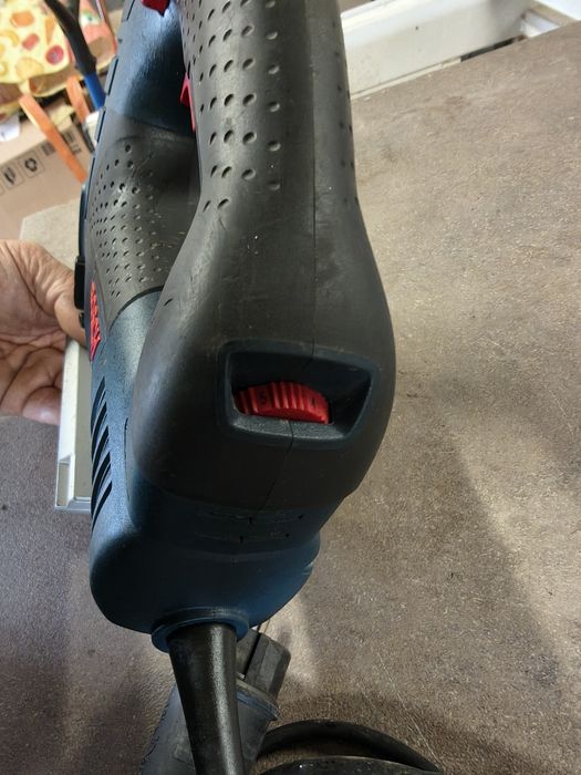 Зеге,Прободен трион Bosch GST