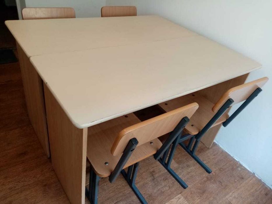 Комплект парта + 2 стула. Cтолешница парты 50х120 см, высота 75 см