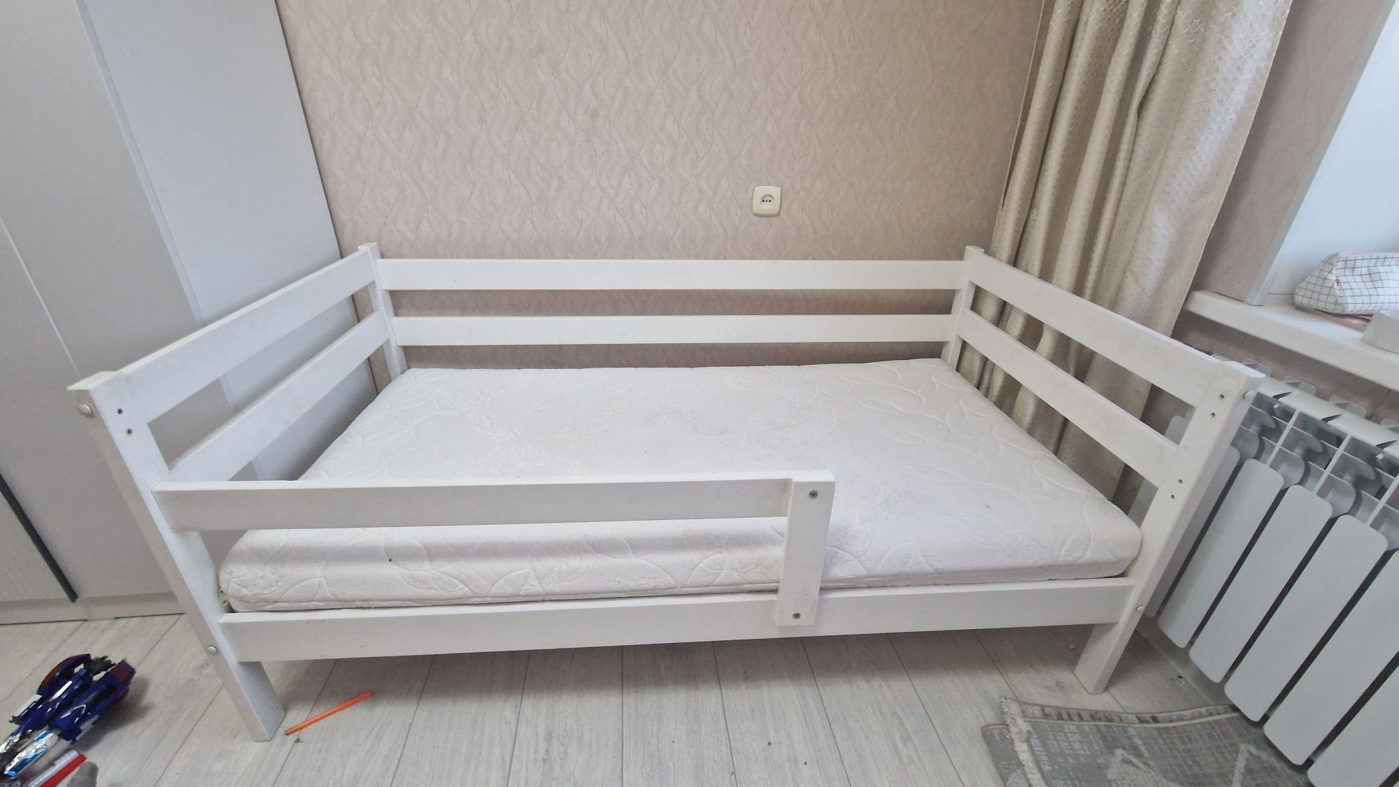 детская кровать с матрасом