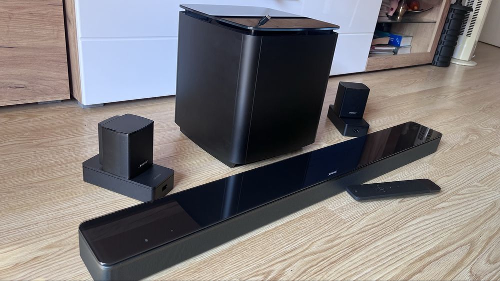 Bose Soundbar 700 & Bose Bass Module 700 & Bose Surround Speakers