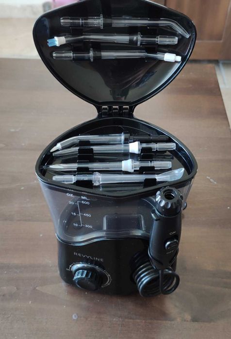 Зъбен душ Revyline RL 100 Black , орален иригатор за цялото семейство