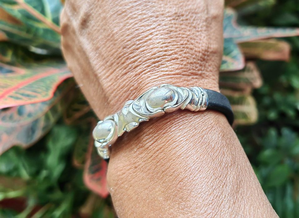 Мъжка сребърна гривна, гривна от сребро и кожа, голяма сребърна гривна