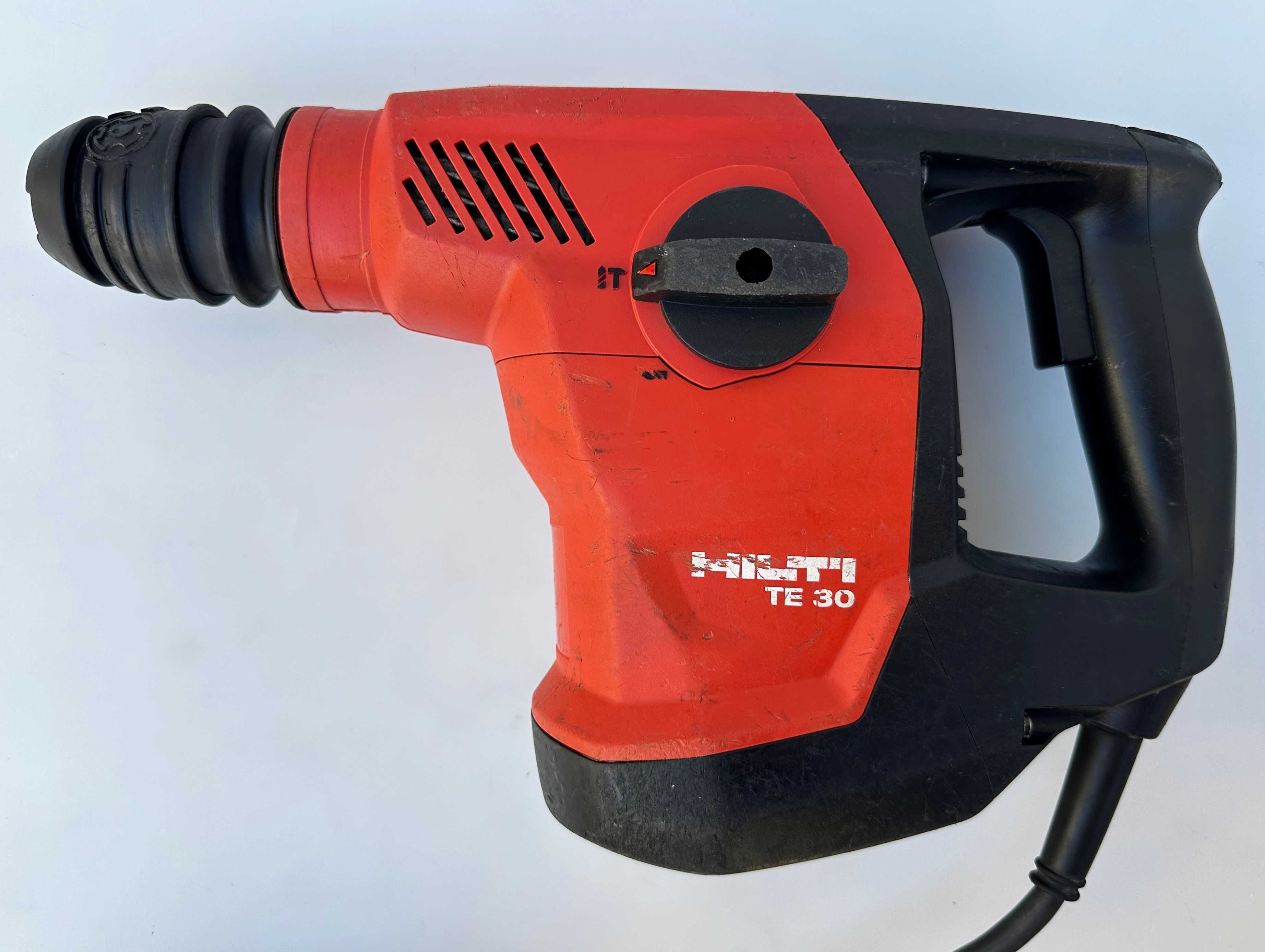 Hilti TE 30-AVR - Ударно-пробивен перфоратор 850W 3.6J